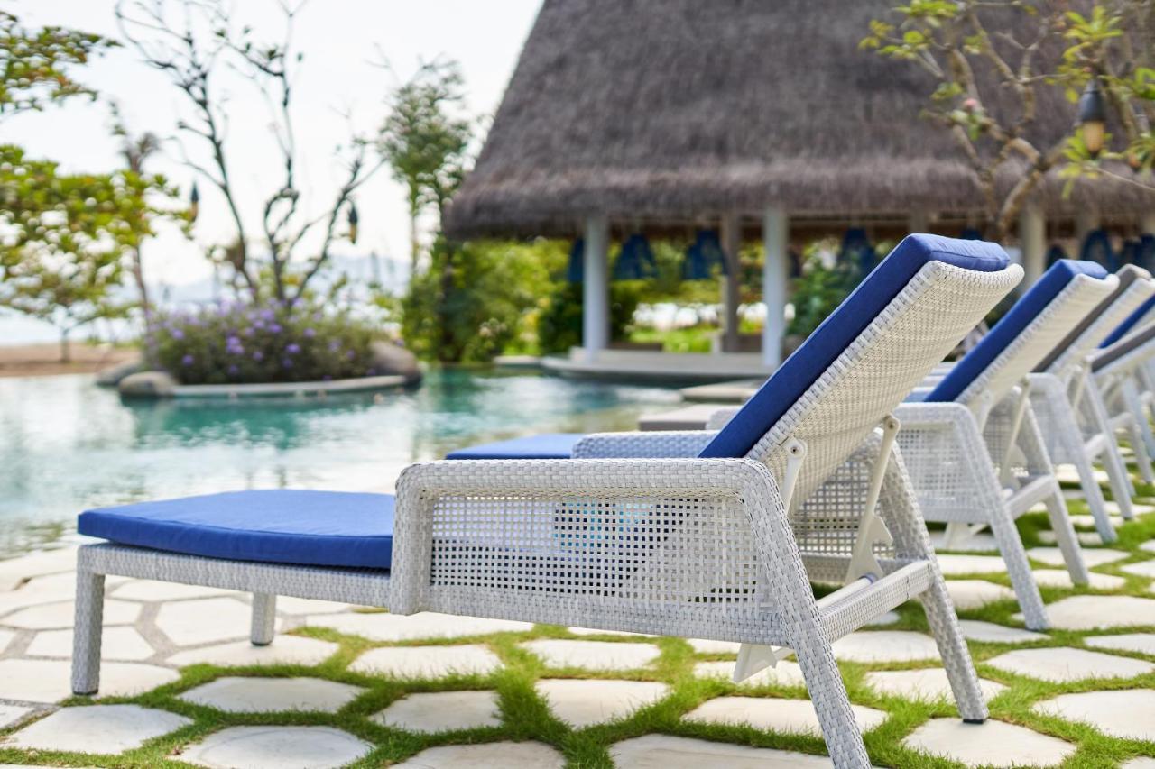 Sudamala Resort, Komodo, Labuan Bajo Eksteriør bilde A synthetic rattan chaise longue