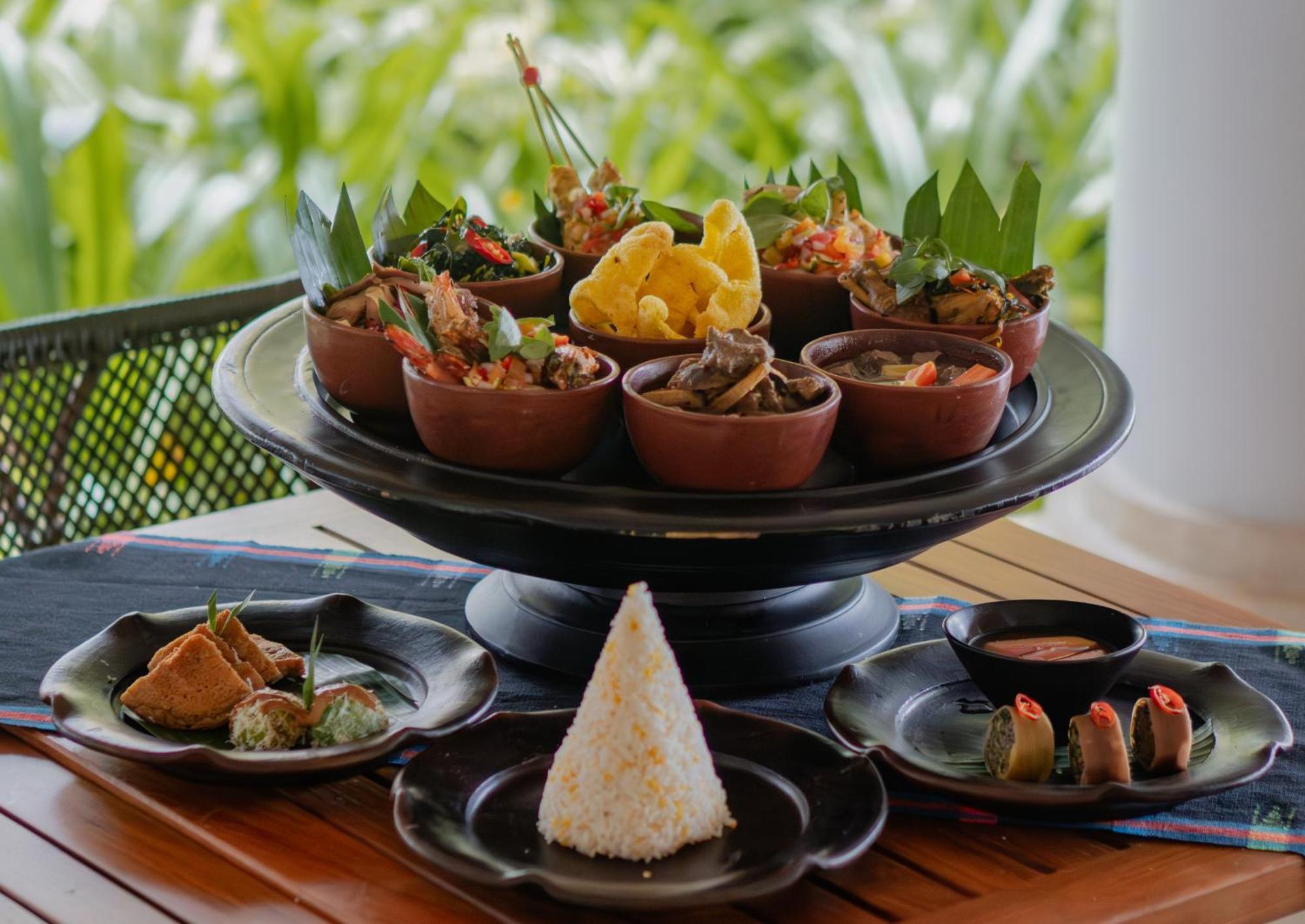 Sudamala Resort, Komodo, Labuan Bajo Eksteriør bilde A selection of Thai cuisine