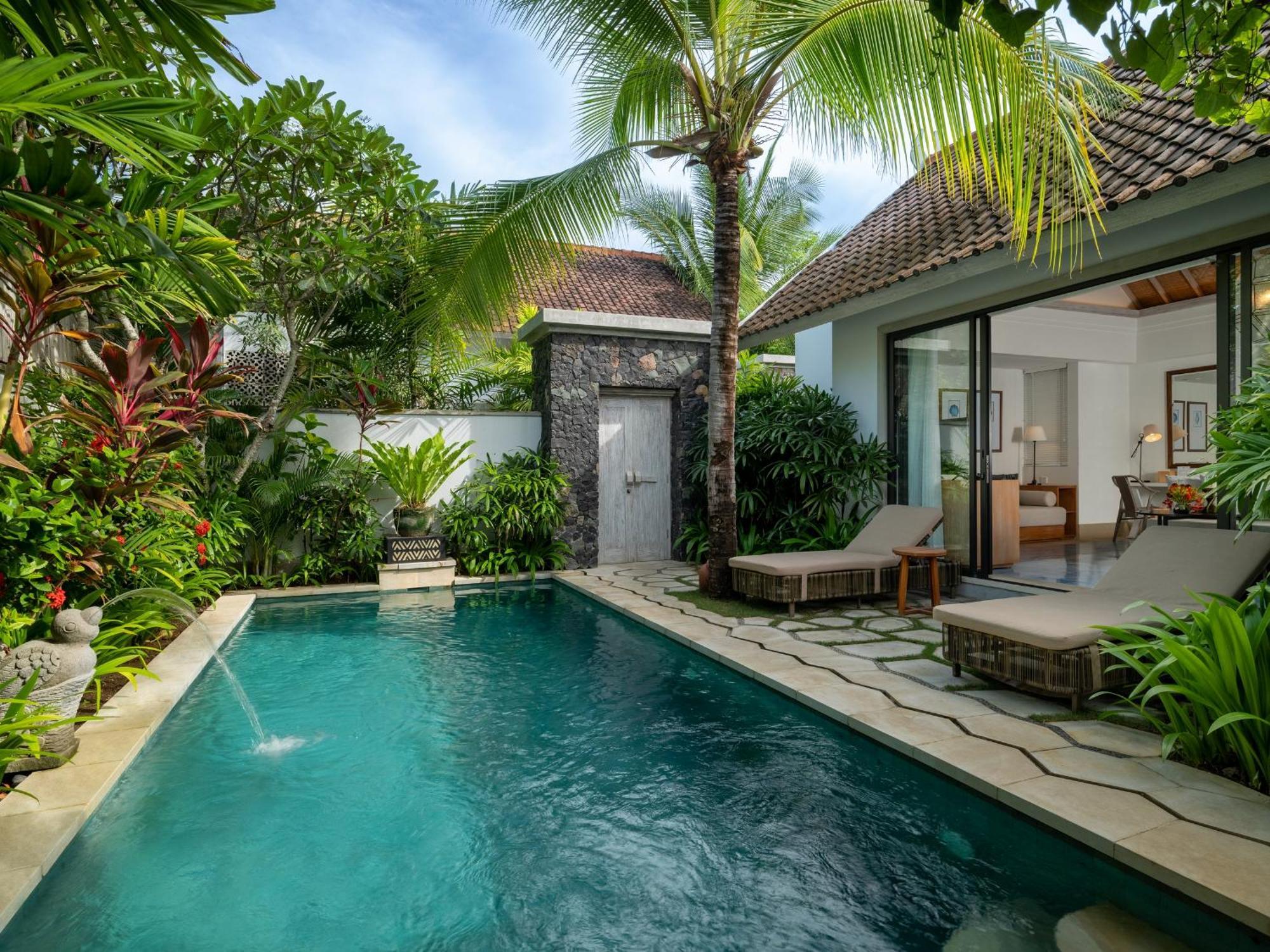 Sudamala Resort, Komodo, Labuan Bajo Eksteriør bilde A private pool at a resort in Bali, Indonesia